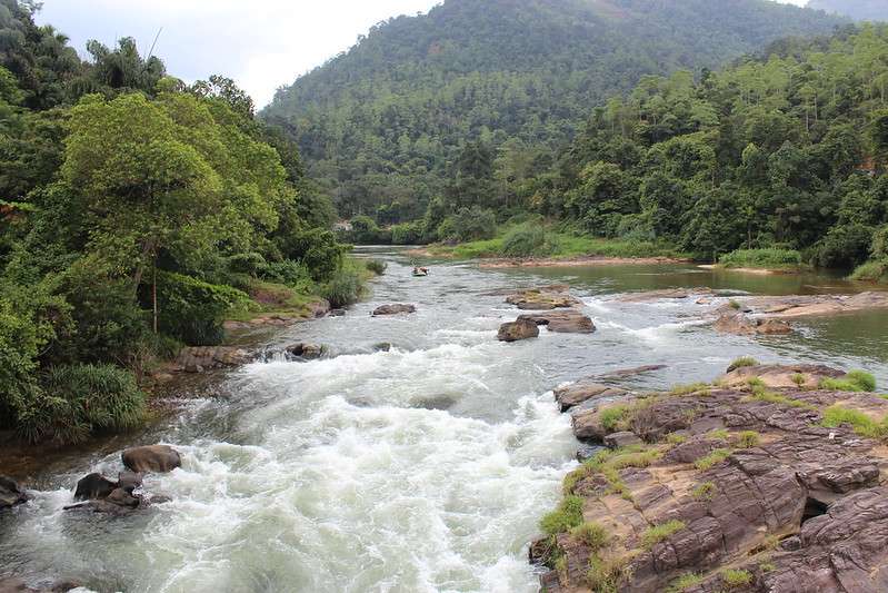Located in the lush greenery of Sri Lanka, the picturesque town of Kitulgala is a paradise for adventure enthusiasts.