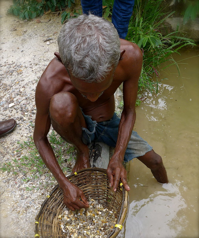 One of the most fascinating aspects of moonstone mining in Meetiyagoda is the traditional methods employed by the miners. Even today, many of the mining techniques used in the region have remained unchanged for centuries.