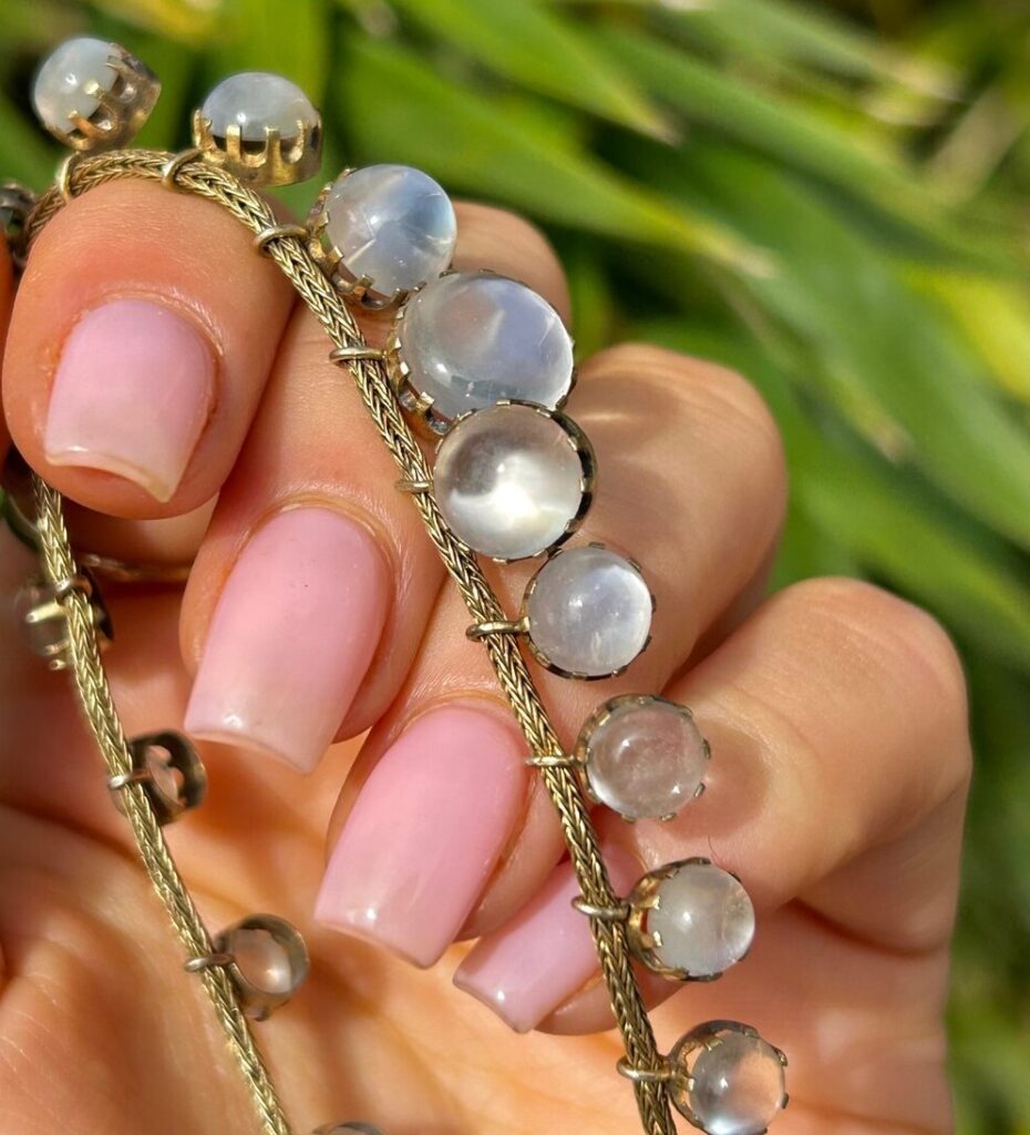 Travelers can witness firsthand the labor-intensive process of mining moonstones, observe the skilled craftsmanship of the artisans, and even purchase their own pieces of moonstone jewelry.